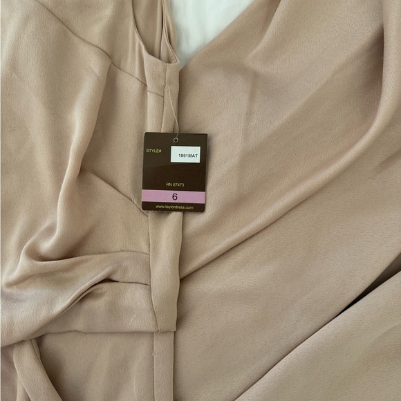 Gown - Picture 2 of 4